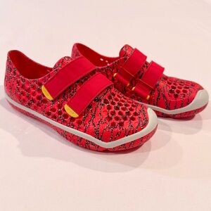 Plae Mimo Water Shoes Boys 2 Girls Velcro Straps Lightweight Summer Beach Red